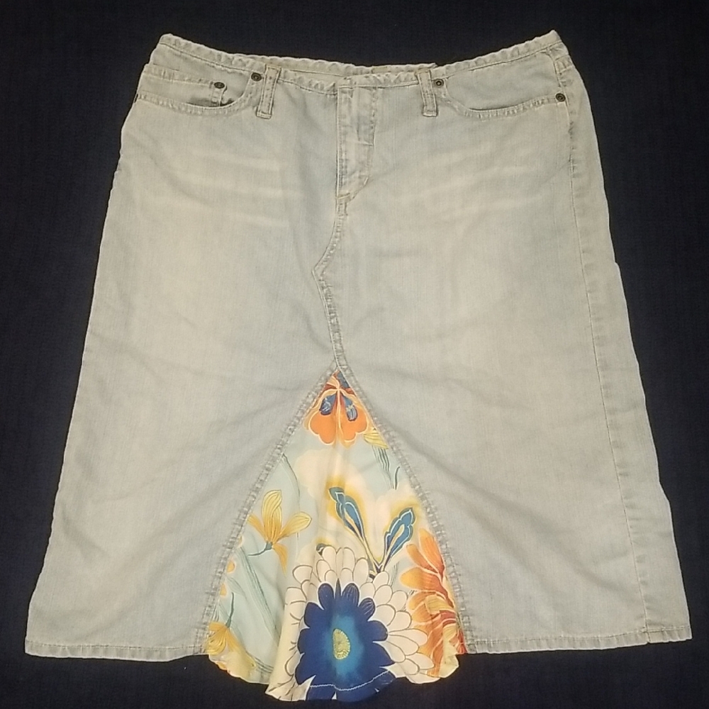Vintage Express Denim Skirt with Floral Accent 9/10